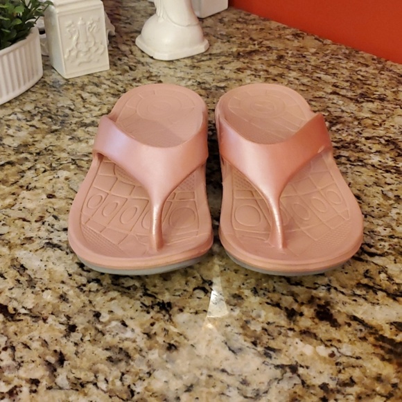 Aetrex Lynco Shimmer Flip Flops - Picture 2 of 8